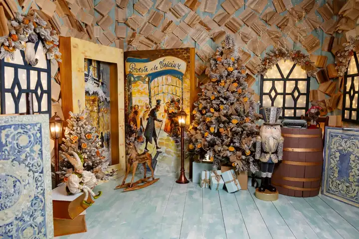 Decor de Crăciun din studioul Ștefan Chelmu, 2025